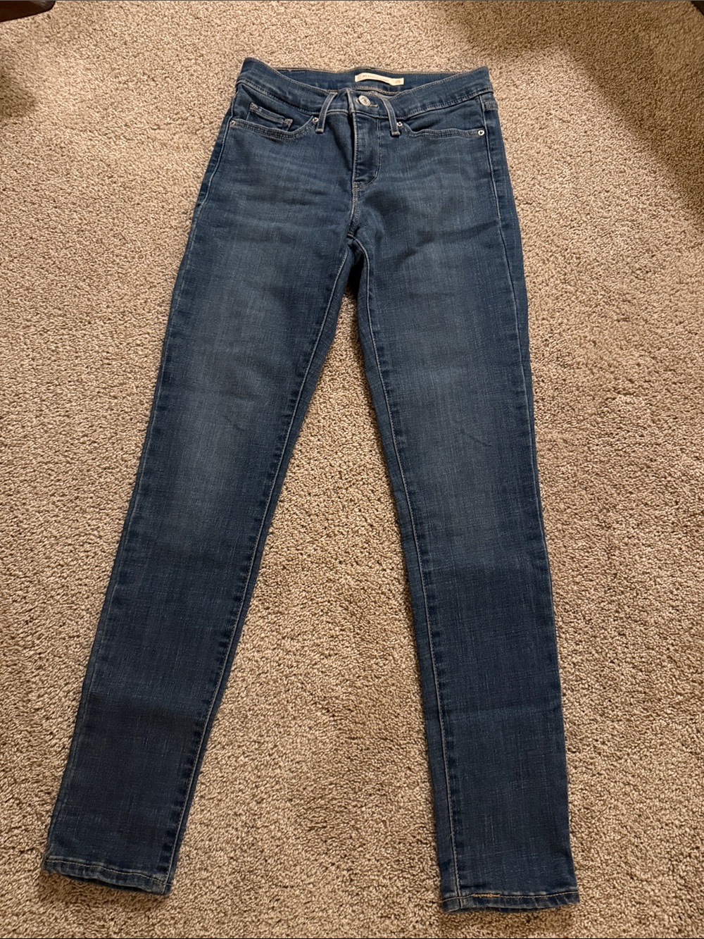 Levi's Women's Skinny Jeans - Classic Blue Back Pocket Detail
